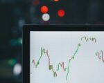 Grafisk illustration af aktiemarkedsdata og kursbevægelser på dansk børs
